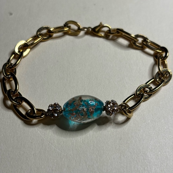 Hand crafted bracelet w/ green/gold lampwork bead, rhinestones gold plated chain - Picture 3 of 4